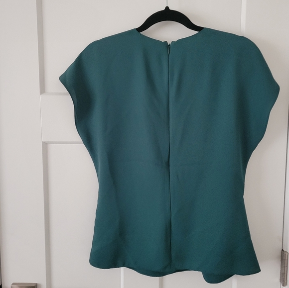 Express Twist Front Short Sleeve V-Neck in Emerald Green - Picture 5 of 9